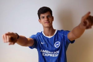 布莱顿官方：斯图加特21岁中场切玛加盟，转会费2200万欧签约5年